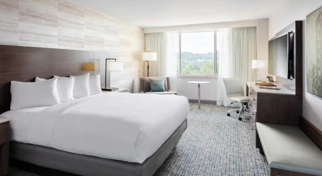 Двухместный люкс с 2 комнатами DoubleTree Birmingham Perimeter Park