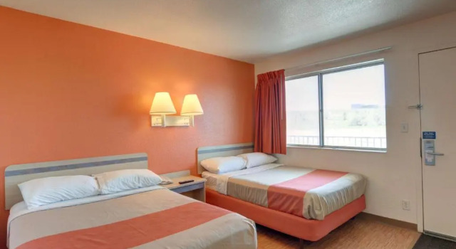 Четырёхместный номер Standard Motel 6 Casper