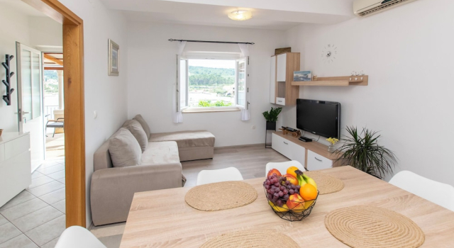 Apartment Sunny, Забронировать Апартаменты/квартира Лумбарда остров Корчула, рядом с Частный Пляж «Апартментс Зуре»