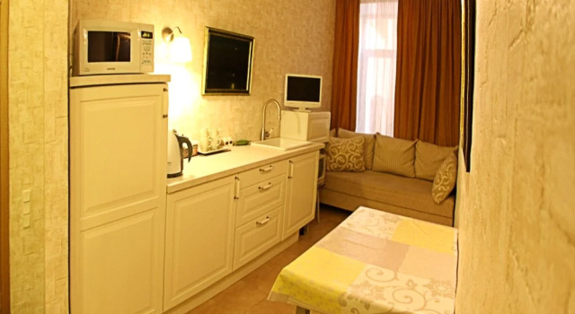 Dominik House