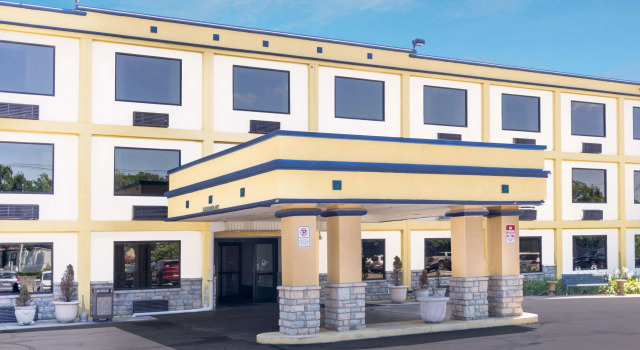Days Inn by Wyndham Columbus Airport, Book Hotel Columbus Ohio