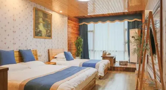 Люкс с 3 комнатами с балконом и с видом на реку Lishui ShiHuaJiaYuan Inn