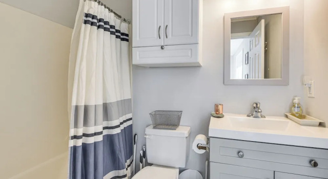Апартаменты Ocean Isle Beach Condo w/ Balcony: Steps to Shore!