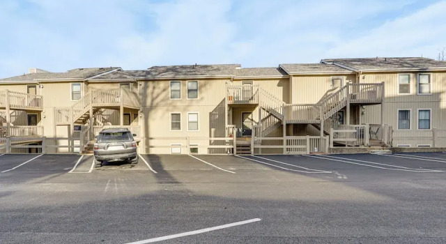 Community Perks! Lakefront Unit in Osage Beach, Забронировать Отель Отели Осейдж-Бич 3 звезды, 3*