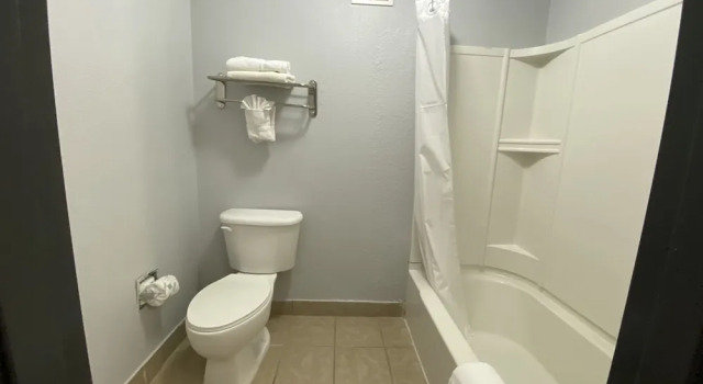 Четырёхместный номер Standard Alice-Days Inn  Golfing Area