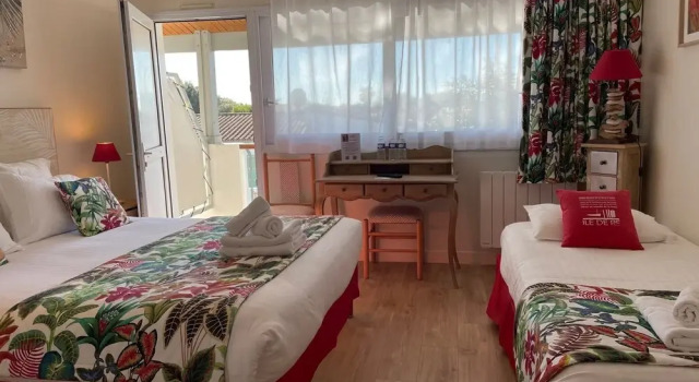 Номер Comfort Hôtel Le Peu Breton