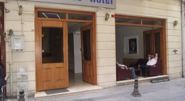 Paradise Hotel