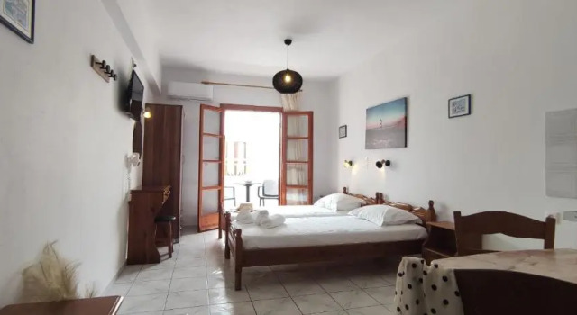 Четырёхместный номер Standard Kapetanos Rooms