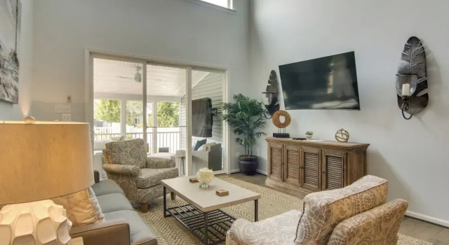 Апартаменты 3 Mi to Bethany Beach: Townhome w/ Fire Pit