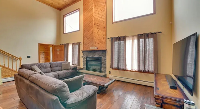 Walk to Hunter Village! Family Ski Retreat with Deck, Book Lejlighed Lanesville New York State