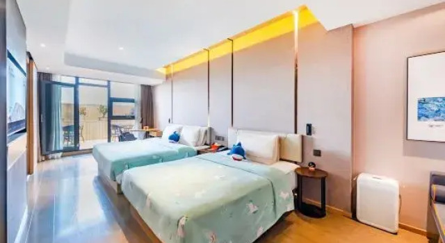 Люкс Kunming Green Lake Atour Hotel