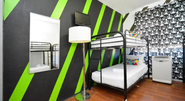 Кровать в общем номере South Beach Rooms and Hostel