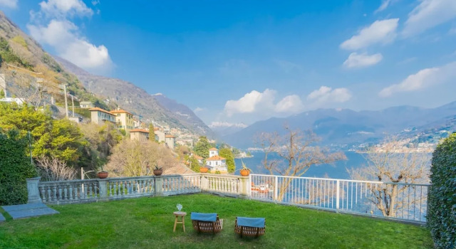 Апартаменты On the Lake - Private Garden Parking