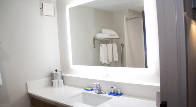 Четырёхместный номер Standard Holiday Inn Express & Suites Kings Mountain - Shelby Area by IHG