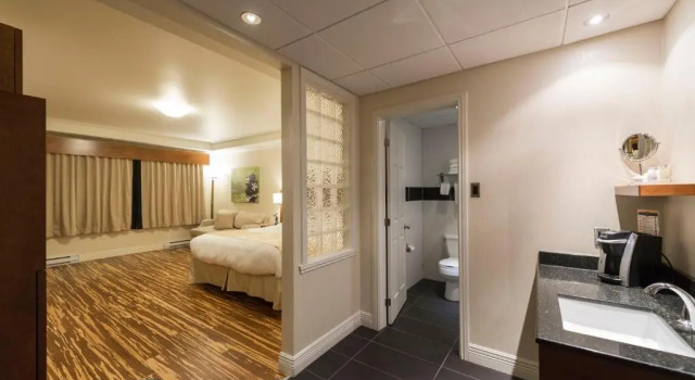 Номер Standard Hotel & Suites Le Dauphin Drummondville