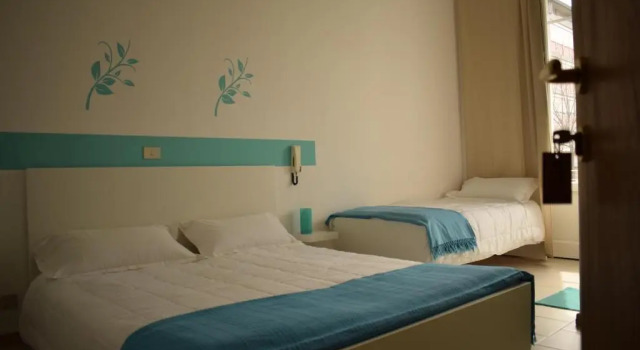 Трёхместный номер Standard с балконом Hotel Canarco
