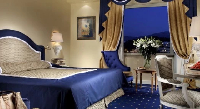 Трёхместный номер Deluxe Royal Olympic Hotel