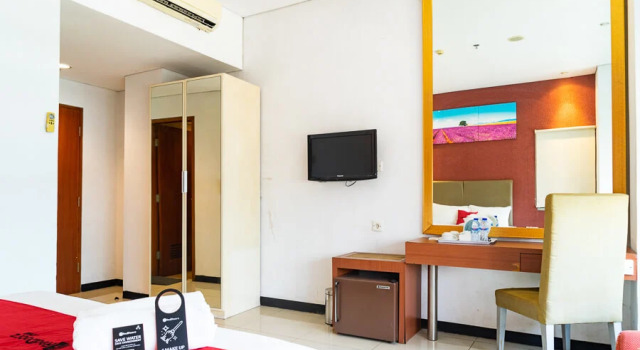 Люкс RedDoorz Plus near Blok M Square