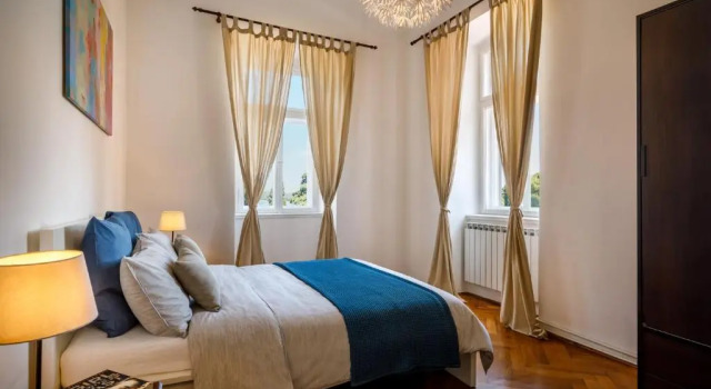 Amphitheatre Premium Apartment with Seaview, Забронировать Апартаменты/квартира Пула Pula Riviera, рядом с Pula Twin Gates