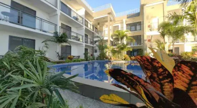 Люкс с балконом и с видом на океан Ocean Breeze Apartment Hotel