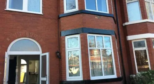 Park Drive TownHouse, Varaa Hotelli Manchester Suur-Manchester, lähellä The Sikh Temple