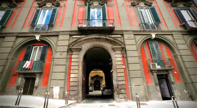 B&B Palazzo Solimena, Забронировать Отель Отели Неаполя с парковкой, рядом с Ospedale degli Incurabili, Парковка