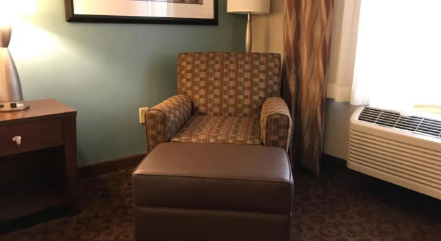 Четырёхместный номер Standard Holiday Inn Express and Suites St. Cloud by IHG