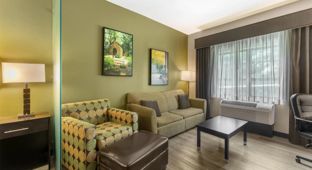 Двухместный люкс Best Western Plus Franciscan Square Inn & Suites Steubenville