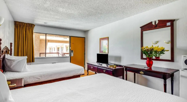 Четырёхместный номер Premium OYO Hotel Groesbeck