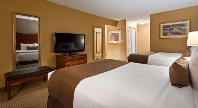 Четырёхместный люкс Clarion Inn North Haven - New Haven North