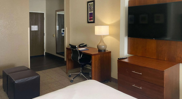 Четырёхместный люкс Comfort Suites Peoria I-74
