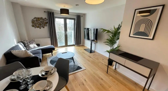 Stunning 2-bed Apartment in Bristol With Parking