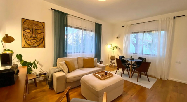 Charming apartment in a duplex with garden & balcony