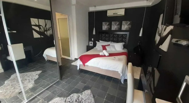 Flying Falcon Guesthouse
