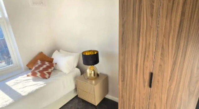 West Midlands Home - 3BR w Free Parking and Wifi, Rezervați Casă de vacanță Dudley West Midlands