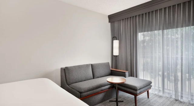Двухместный номер Executive с балконом и с видом на внутренний двор Courtyard by Marriott Memphis Airport