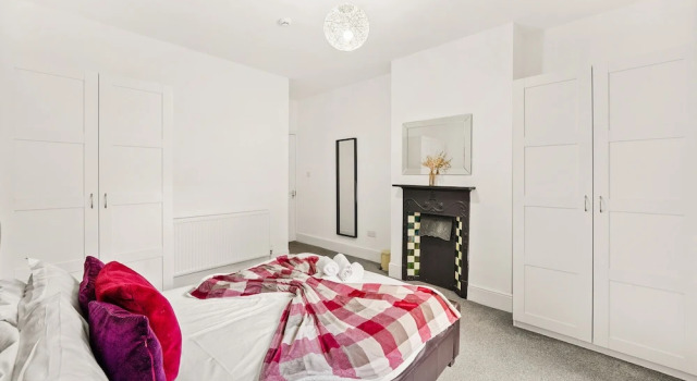 Modern 4BR Victorian Home Near Luton Airport