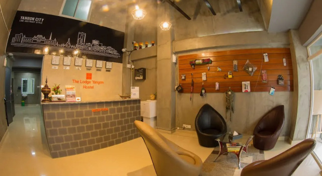 The Lodge Yangon Hostel, Забронировать Хостел Отели Янгон с парковкой, рядом с Sein Yaung Chi Pagoda, Парковка