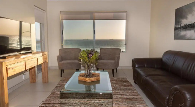 Amazing Beachfront 2 Bed Apartment A308 Sea Spray, Book Lejlighed Hoteller i Table View med parkering, Parkering