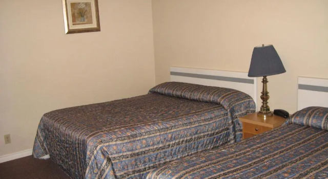 Четырёхместный номер Standard Pals Motel and RV Park