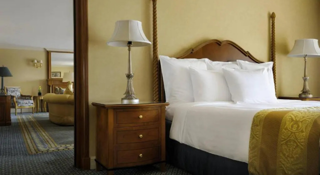 Двухместный люкс Ambassador с балконом Cairo Marriott Hotel