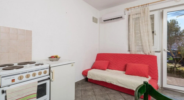 Nice Apartment in Cesarica With Wifi and 1 Bedrooms, Prenota Appartamento Hotel a Kvarner con parcheggio, Parcheggio
