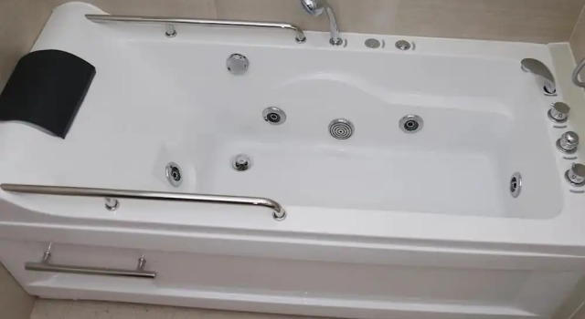 Balkonlu Standart çift kişilik oda Daamat Hotel