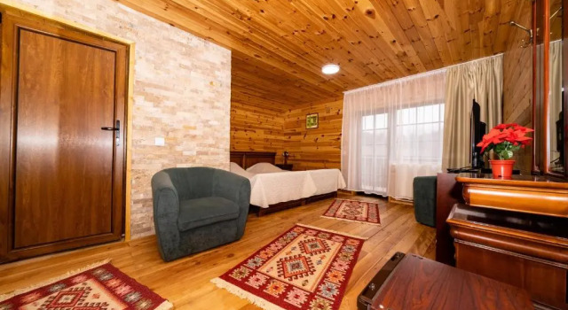 Cabana La Fermă, Book Feriehus Sommerhuse i Suceava, Hytte