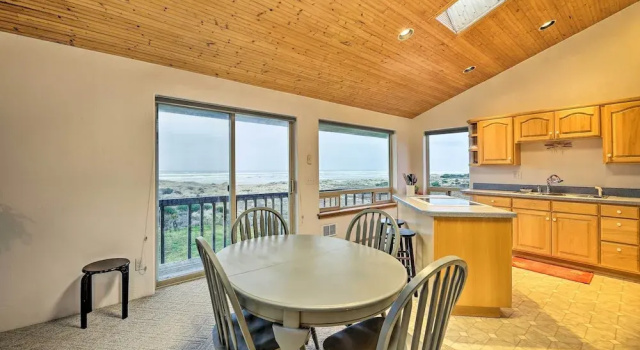 Апартаменты с балконом Sanderling Sea Cottages, Unit A: Pet Friendly!