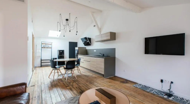 Апартаменты Appartement spacieux et lumineux avec climatisation et belle hauteur sous plafond - Halle 2EME