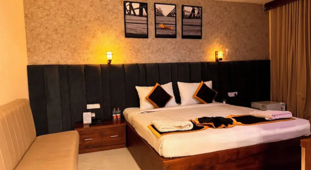 Полулюкс HOTEL JBS Minerva Grand