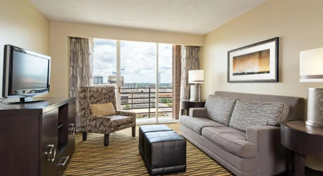 Люкс с 2 комнатами DoubleTree Suites by Hilton Austin Downtown Capitol