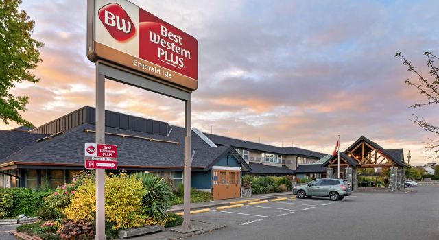 Best Western Plus Emerald Isle Hotel