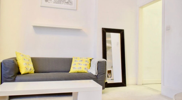 Elegant Mezzanine Studio Flat in Belsize Park, Забронировать Отель Отели Англии 3 звезды, 3*